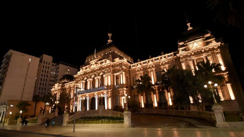 Aumento de $ 80 mil para los empleados publicos